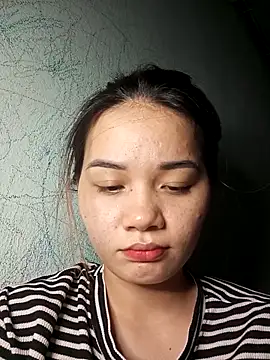 Snapshot of Ngoc-Trinh chatting on 25, 10, 2025 Ngoc-Trinh online show from 25, 10, 2025