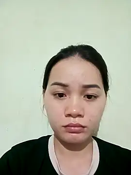 Snapshot of Ngoc-Trinh chatting on 23, 11, 2025 Ngoc-Trinh online show from 23, 11, 2025