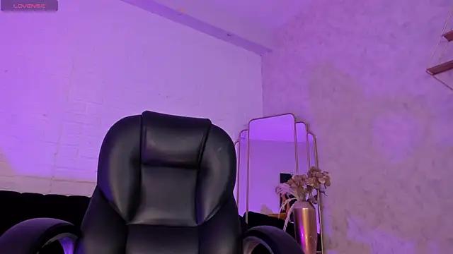 ViolettHansson online show from 9, 10, 2025