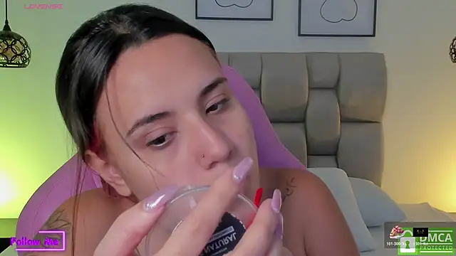 Susan-Sweet-7 online show from 7, 4, 2026