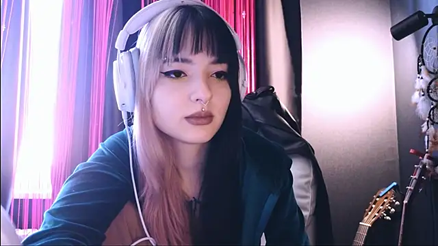 Snapshot of Avi_Nile chatting on 16, 9, 2025 Avi Nile online show from 16, 9, 2025