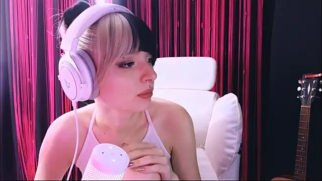 Snapshot of Avi_Nile chatting on 1, 2, 2026 Avi Nile online show from 1, 2, 2026