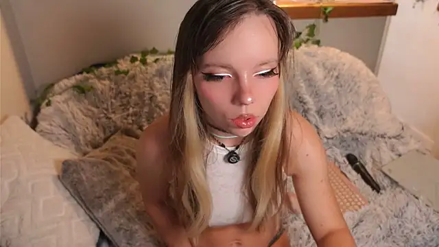 Snapshot of Ayra_Lust chatting on 27, 4, 2026 Ayra Lust online show from 27, 4, 2026