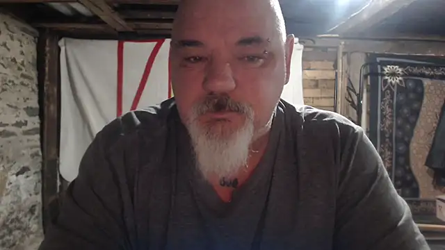 Newfiesausage1972 online show from 7, 1, 2026