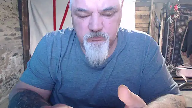 Newfiesausage1972 online show from 2, 2, 2026