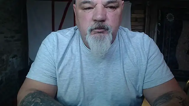 Newfiesausage1972 online show from 7, 4, 2026