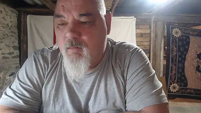 Newfiesausage1972 online show from 11, 4, 2026