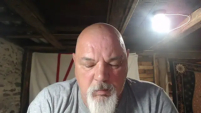 Newfiesausage1972 online show from 5, 6, 2026