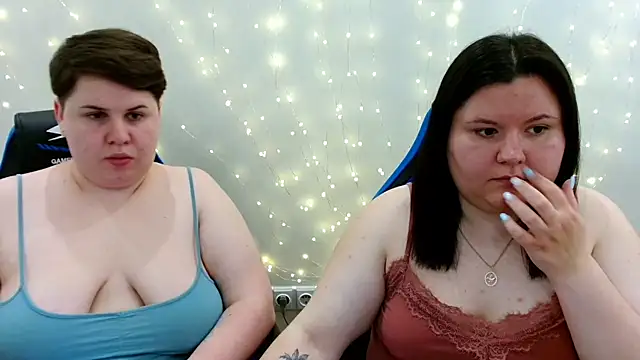 Snapshot of BeckyAndHellen chatting on 11, 6, 2026 BeckyAndHellen online show from 11, 6, 2026