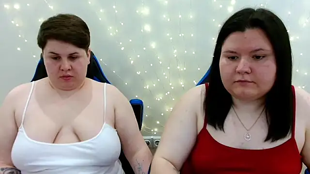 Snapshot of BeckyAndHellen chatting on 12, 6, 2026 BeckyAndHellen online show from 12, 6, 2026