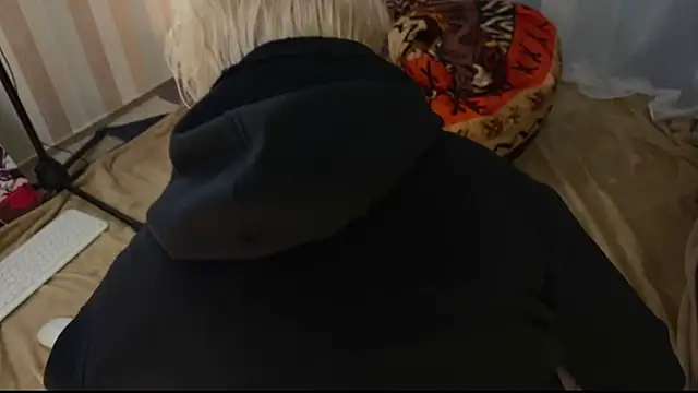 Snapshot of EmmyAmbros chatting on 13, 7, 2026 EmmyAmbros online show from 13, 7, 2026