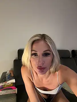 Liana Lou online show from 2, 12, 2024