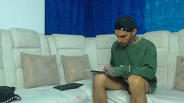 Hot Sharks  online show from 4, 2, 2026