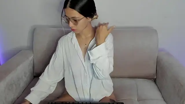 Snapshot of Lilacutte_ chatting on 9, 2, 2025 Lilacutte online show from 9, 2, 2025