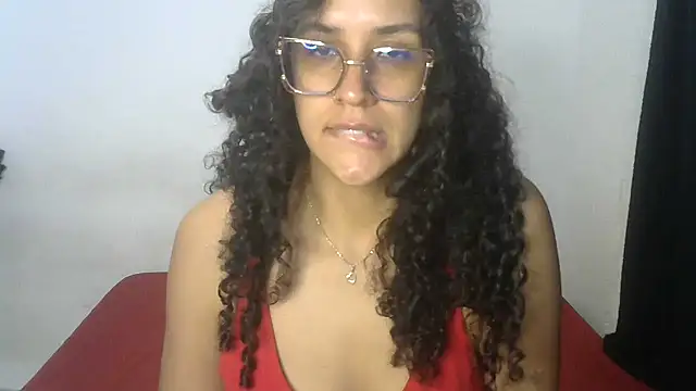 Snapshot of princess_yours chatting on 6, 1, 2026 princess yours online show from 6, 1, 2026