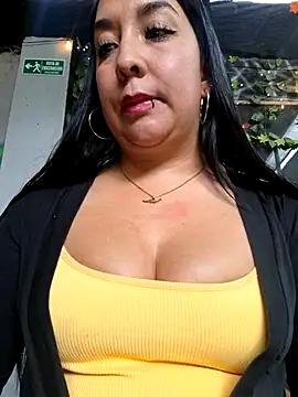 Snapshot of Bella_keny chatting on 4, 5, 2026 Bella keny online show from 4, 5, 2026