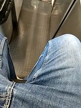 A man in public online show from 18, 1, 2026