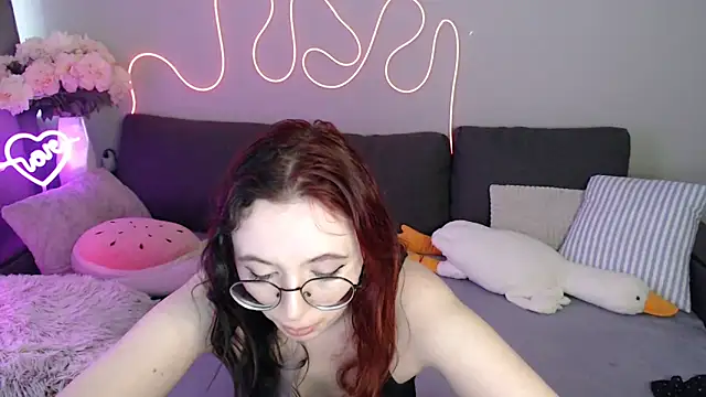 Snapshot of Mini_Diva chatting on 27, 6, 2026 Mini Diva online show from 27, 6, 2026