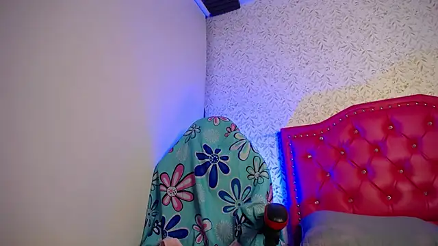 Snapshot of luly_pink chatting on 17, 3, 2026 luly pink online show from 17, 3, 2026