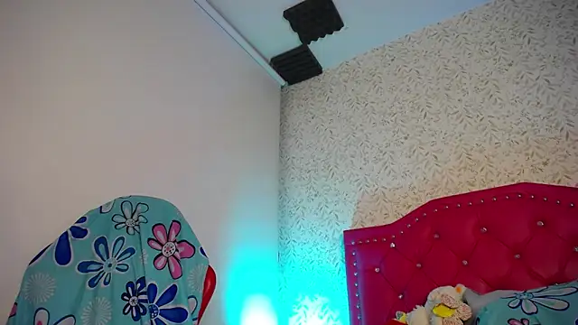 Snapshot of luly_pink chatting on 15, 4, 2026 luly pink online show from 15, 4, 2026