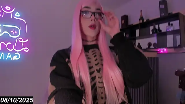 Bonnie Luxury online show from 8, 10, 2025