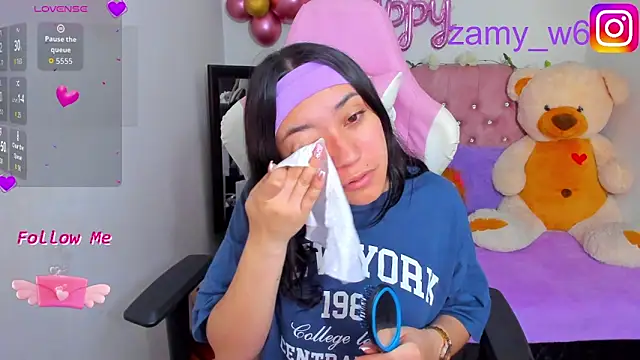 Snapshot of karla_cute01 chatting on 24, 10, 2025 karla cute01 online show from 24, 10, 2025