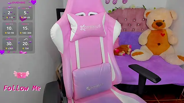 Snapshot of karla_cute01 chatting on 13, 11, 2025 karla cute01 online show from 13, 11, 2025