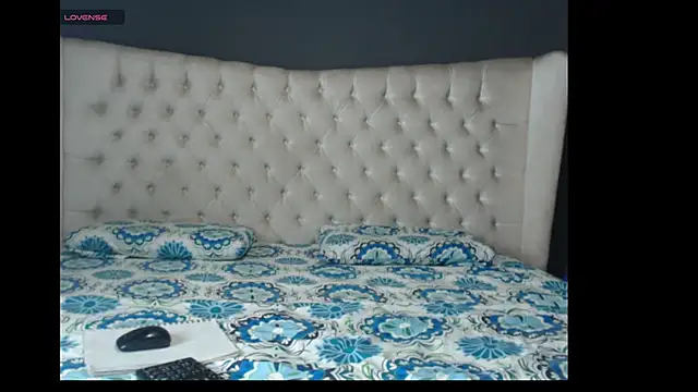 nichole bree  online show from 12, 9, 2025