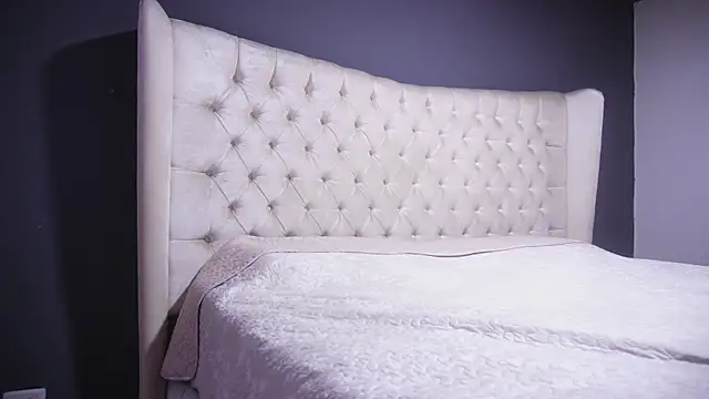 nichole bree  online show from 20, 10, 2025