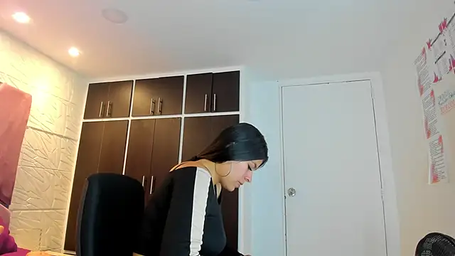 Charlotte Ice1 online show from 6, 2, 2025