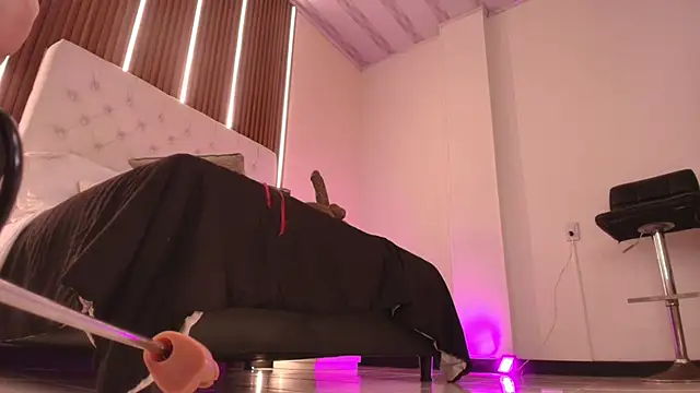 Snapshot of sweetty_paulina chatting on 13, 12, 2025 sweetty paulina online show from 13, 12, 2025