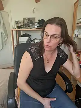 SpiceLea online show from 4, 2, 2025