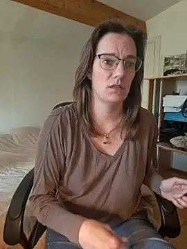 SpiceLea online show from 14, 2, 2025