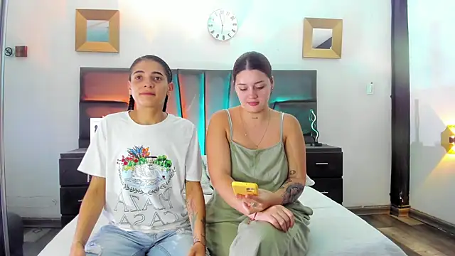 Snapshot of AndreaAndKarina chatting on 2, 12, 2024 AndreaAndKarina online show from 2, 12, 2024