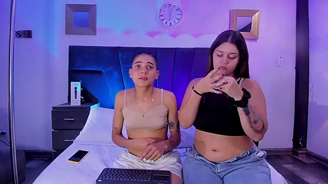 Snapshot of AndreaAndKarina chatting on 19, 12, 2024 AndreaAndKarina online show from 19, 12, 2024