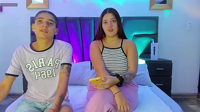 Snapshot of AndreaAndKarina chatting on 17, 1, 2025 AndreaAndKarina online show from 17, 1, 2025