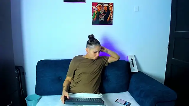 Snapshot of AndreaAndKarina chatting on 29, 9, 2025 AndreaAndKarina online show from 29, 9, 2025