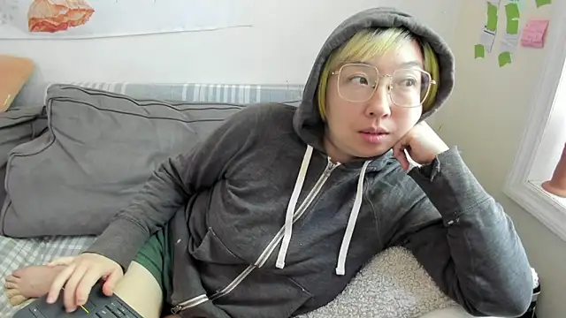 Snapshot of luxgray chatting on 9, 6, 2026 luxgray online show from 9, 6, 2026