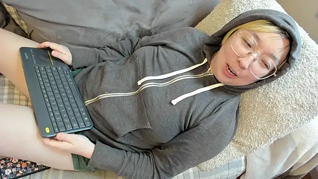 Snapshot of luxgray chatting on 22, 6, 2026 luxgray online show from 22, 6, 2026