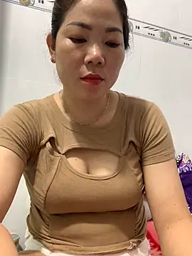 Baby-bigtits online show from 9, 3, 2025