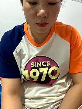 Baby-bigtits online show from 19, 11, 2025