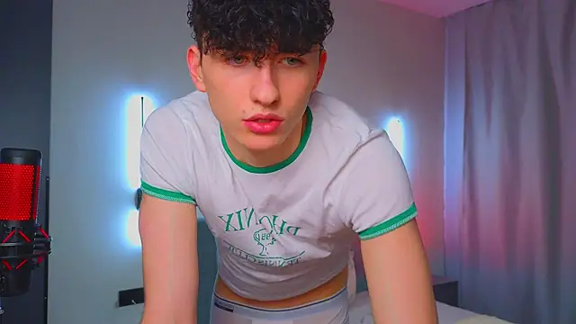 Snapshot of AmondCor chatting on 7, 10, 2025 AmondCor online show from 7, 10, 2025