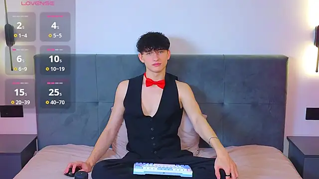 Snapshot of AmondCor chatting on 9, 10, 2025 AmondCor online show from 9, 10, 2025