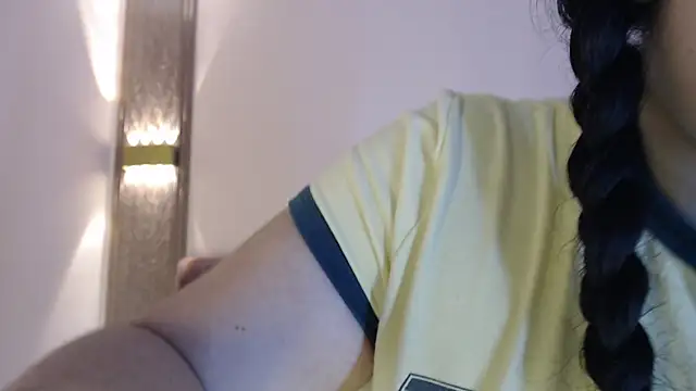 AgathaLynx online show from 4, 3, 2025