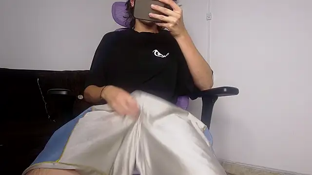 Snapshot of alex_connorr chatting on 21, 6, 2026 alex connorr online show from 21, 6, 2026