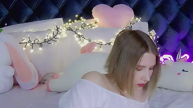 LiliLinn online show from 8, 3, 2025