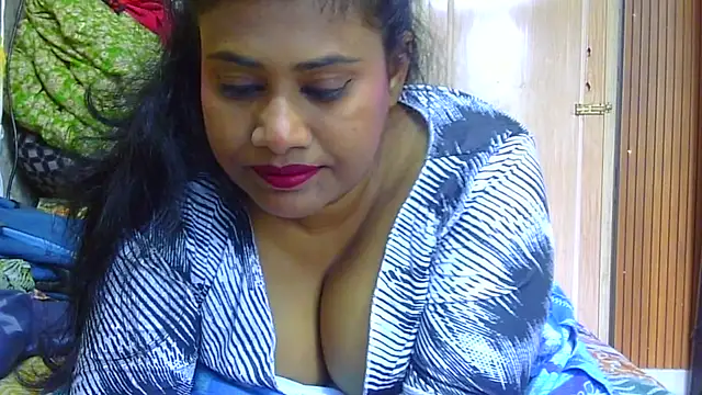 Snapshot of sexy_roma chatting on 5, 11, 2025 sexy roma online show from 5, 11, 2025
