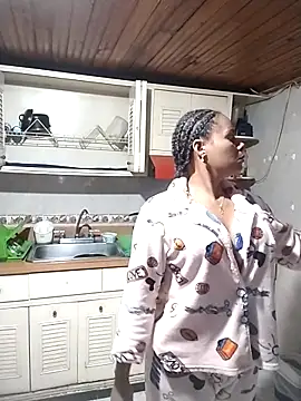 Snapshot of Camille_rose_ chatting on 4, 3, 2025 Camille rose online show from 4, 3, 2025