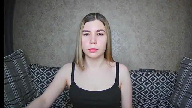 Snapshot of ElllaNuar chatting on 12, 12, 2024 ElllaNuar online show from 12, 12, 2024