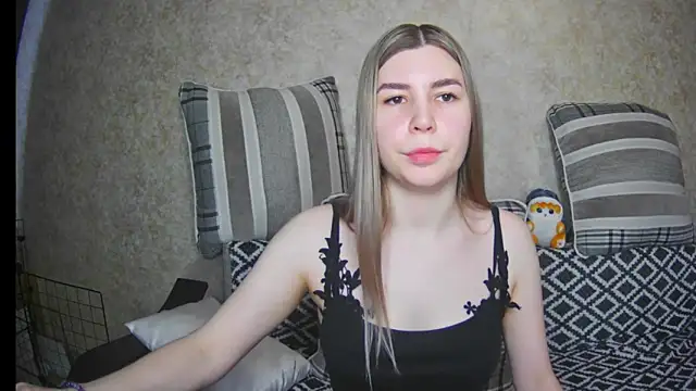 Snapshot of ElllaNuar chatting on 17, 3, 2025 ElllaNuar online show from 17, 3, 2025